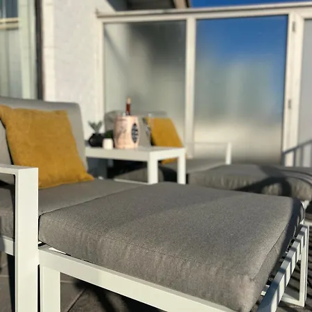 Seascape Penthouse Apartment *