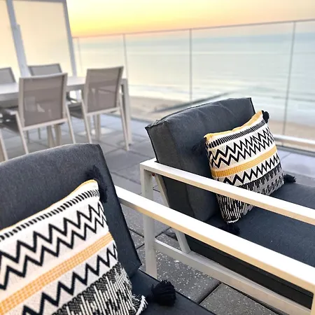 Seascape Penthouse Apartment *